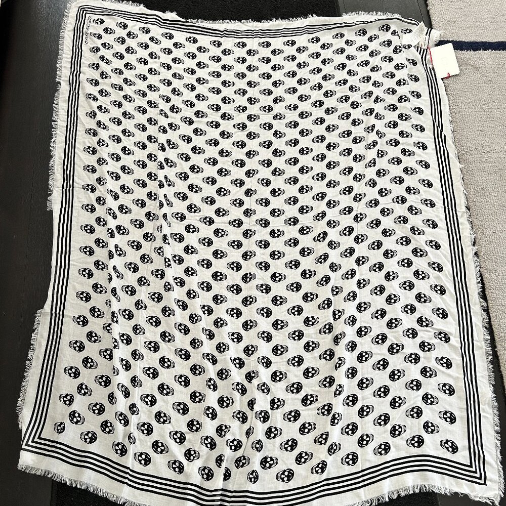 Alexander McQueen White Scarf with Black Skull print NWT